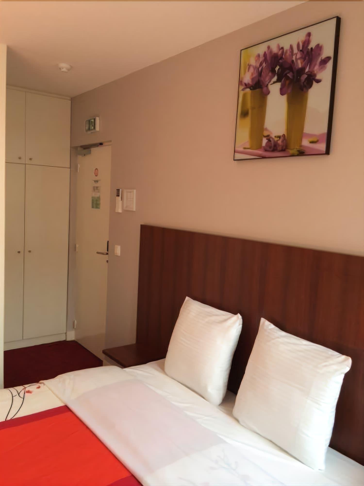Hotel Rythme Сен-Клу Экстерьер фото