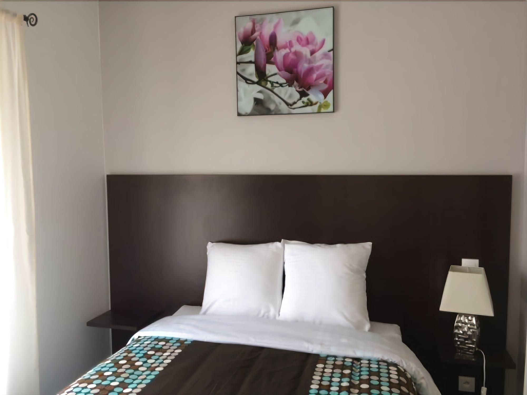 Hotel Rythme Сен-Клу Экстерьер фото